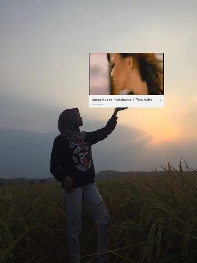Hasil Edit Foto Pegang Matahari oleh Warganet
