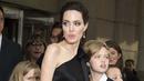Angelina Jolie dan enam orang anaknya sudah memiliki rencana untuk menggelar pesta Halloween yang tak akan lama lagi. Namun kabarnya, ada hal yang berbeda dari perayaan tahun ini. (AFP/Valerie Macon)