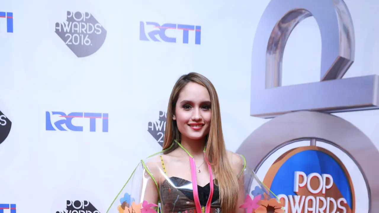 Cinta Laura