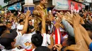 Prabowo tampak menyalami para pendukungnya di daerah Karanganyar, Surakarta, Jawa Tengah (Liputan6.com/ Johan Tallo)