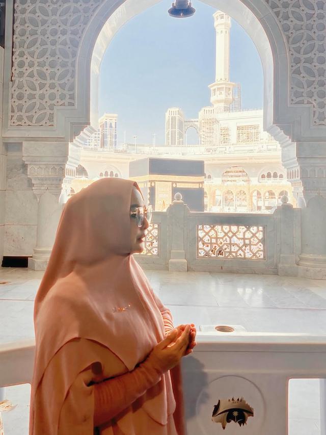 Artis Umroh Saat Tahun Baru