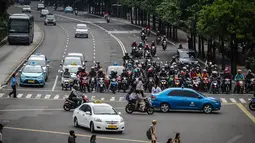 Nantinya, pengguna sepeda motor diwajibkan menggunakan bus gratis serta memarkirkan kendaraannya di sejumlah titik tempat parkir yang sudah disediakan, Jakarta, Selasa (11/11/2014). (Liputan6.com/Faizal Fanani) 