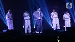 Anggota kelompok GOT7 asal Korea Selatan, Jay B (tengah) menggelar konser solonya bertajuk konser JAY B Tape: Press Pause Live in Jakarta di Kasablanka Hall, Jakarta Selatan, Sabtu (22/10/2022). Ini merupakan salah satu rangkaian tur konser keliling dunia Jay B di tahun 2022. (Liputan6.com/Helmi Fithriansyah)