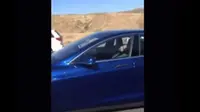 Bisa Tidur Siang di Mobil Listrik Tesla Motors  
