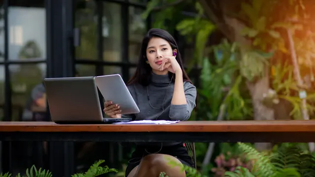 perempuan zodiak bekerja