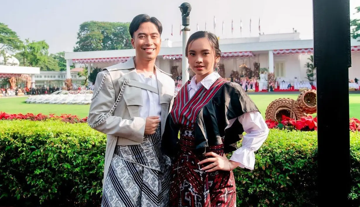 <p>Penampilan Lyodra semakin istimewa dengan riasan wajah yang super flawless. Dia terlihat sangat muda dan ayu. (Instagram/lyodraofficial)</p>