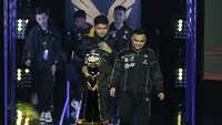 Tim RRQ Kazu berhasil menjadi juara saat grand final Free Fire Indonesia Masters 2022 Fall yang berlangsung di FFIM Stadium, Studio RCTI+, Kebon Jeruk, Jakarta, Minggu (23/10/2022). (Bola.com/Bagaskara Lazuardi)