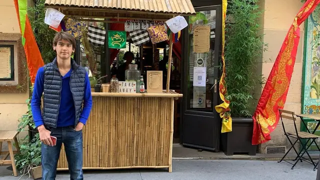 7 Potret Terbaru Frederik Kiran Cucu Soekarno, Pose Narik Becak Curi Perhatian