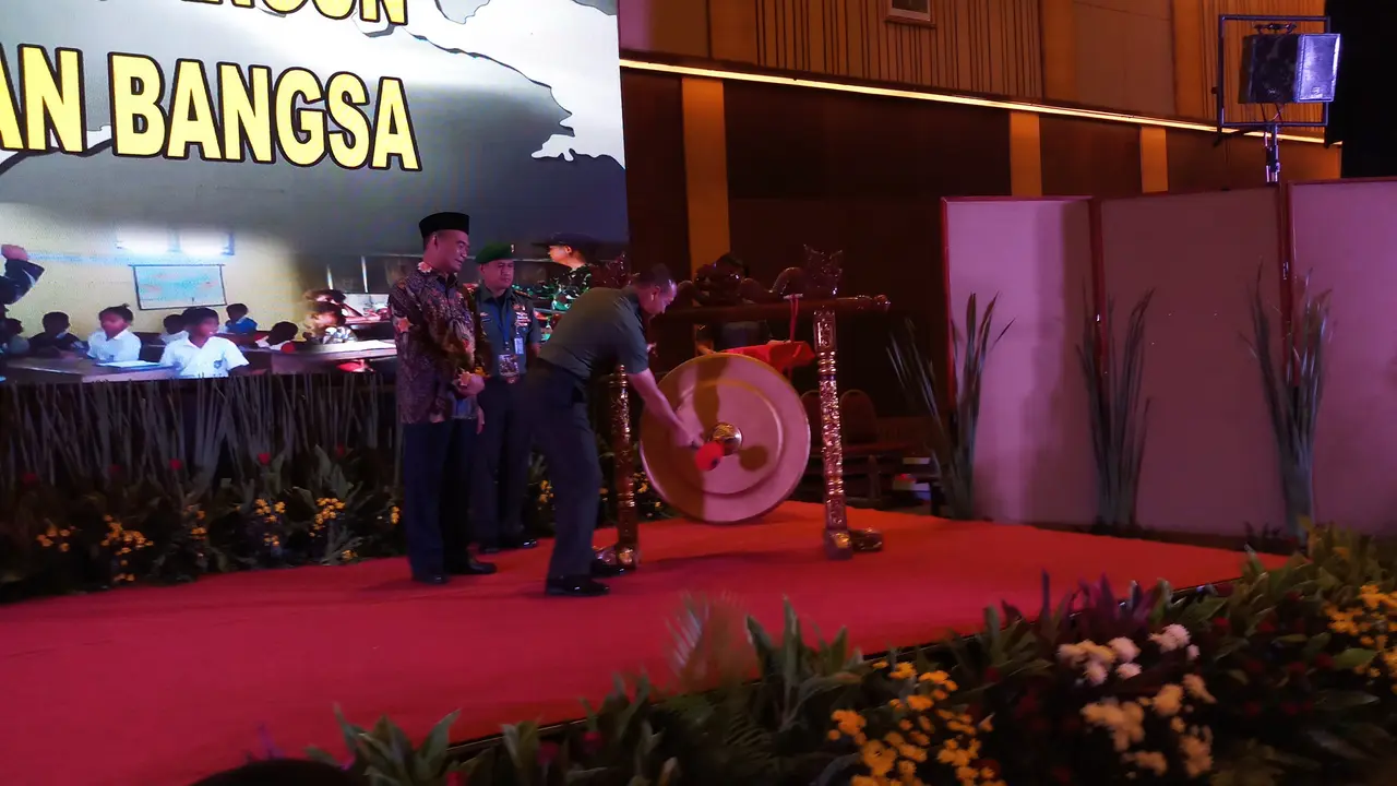 Kepala Staf Angkatan Darat (Kasad) Jenderal TNI Mulyono bersama Menteri Pendidikan dan Kebudayaan Muhadjir Effendy (Liputan6.com/Anendya Nirvana)