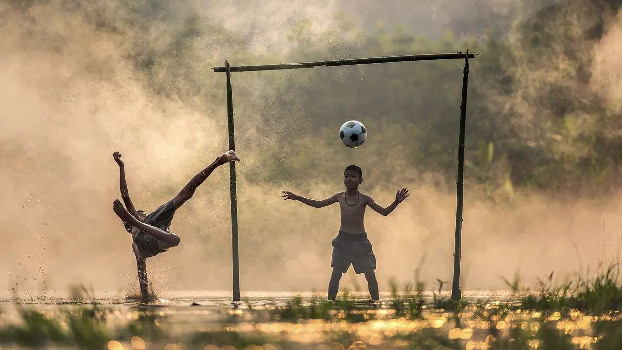 Ilustrasi bermain sepak bola