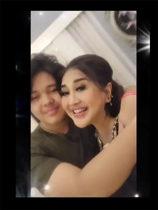 Momen Paramitha memberikan kejutan ulang tahun Adrian yang baru bangun tidur.  [Instagram/paramitha118real]