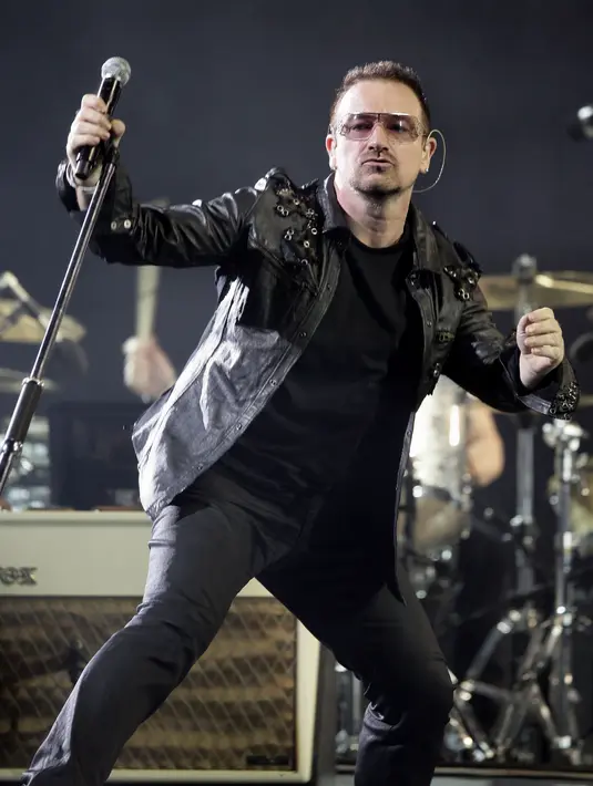 Unik, lantaran Bono yang dinobatkan sebagai musisi terkaya bukan karena prestasinya di dunia musik namun melainkan karena investasinya di Facebook sejak tahun 2009. (Bintang/EPA)