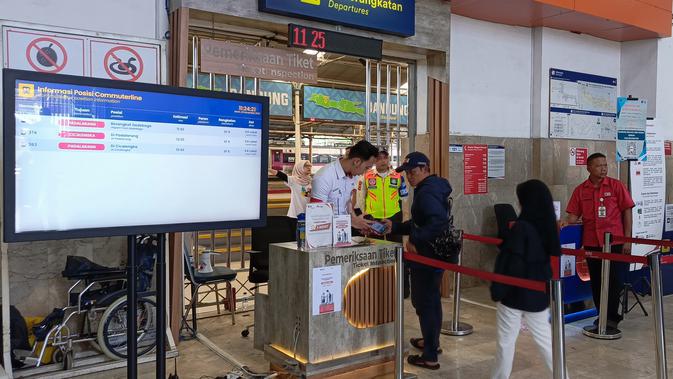 Libur Nataru, Ini Prediksi Tanggal Terjadinya Lonjakan Pembelian Tiket Kereta Api