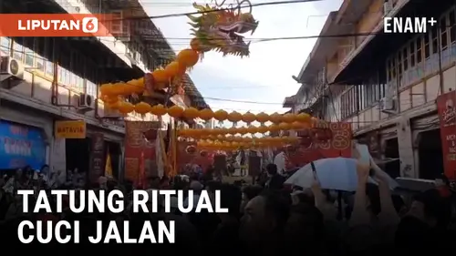 VIDEO: Ratusan Tatung Lakukan Upacara Ritual Cuci Jalan Sambut Cap Go Meh