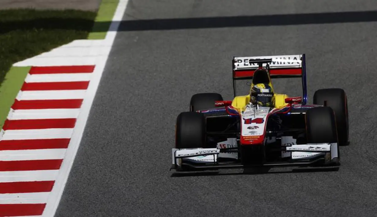 Aksi pebalap Trident asal Indonesia, Philo Paz Armand, dalam Feature Race GP2 Spanyol di Sirkuit Catalunya, Spanyol, Sabtu (14/5/2016). (gp2series.com)