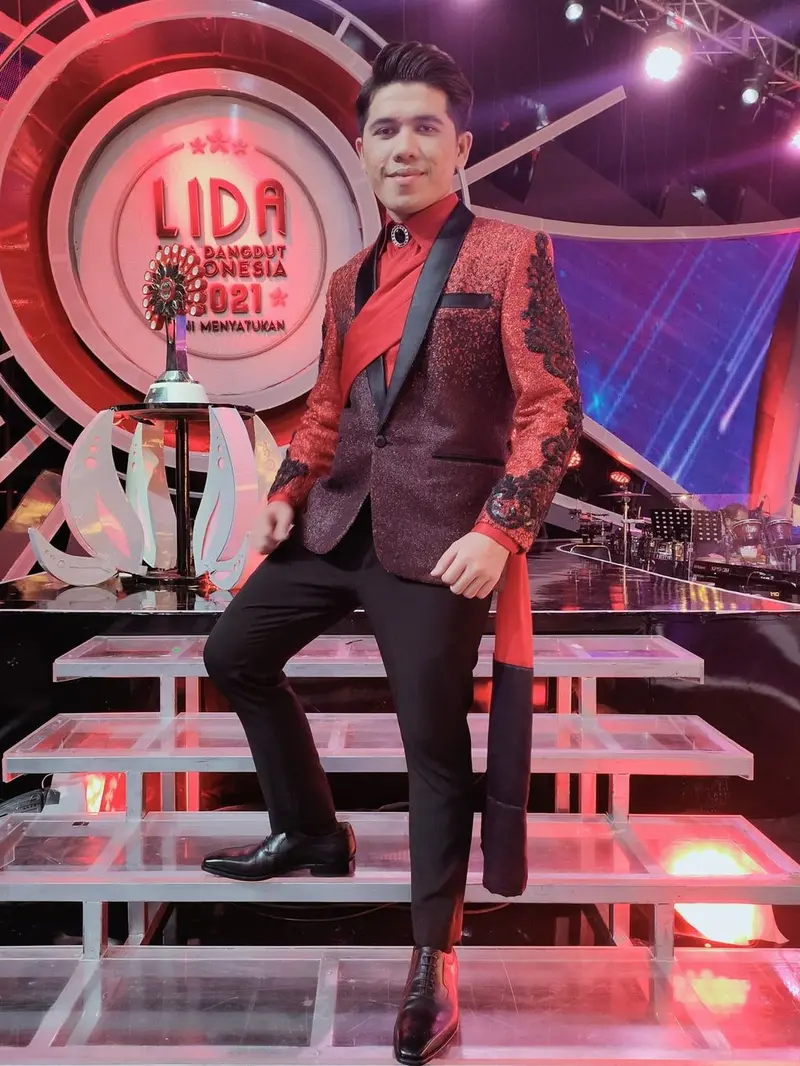 Iqhbal sukses keluar sebagai juara 1 Liga Dangdut Indonesia (LIDA) 2021 (https://www.instagram.com/p/CS1izsyB-UE/)