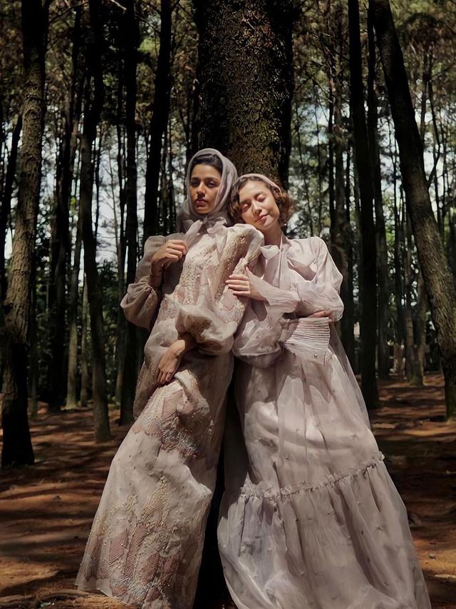 6 Pemotretan Asha Assuncao dalam Berbagai Tema Ini Curi Perhatian