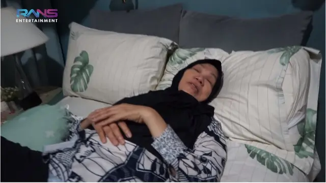 Dorce Gamalama Jatuh Sakit, Begini 7 Potretnya Diperiksa Dokter Hingga Diinfus