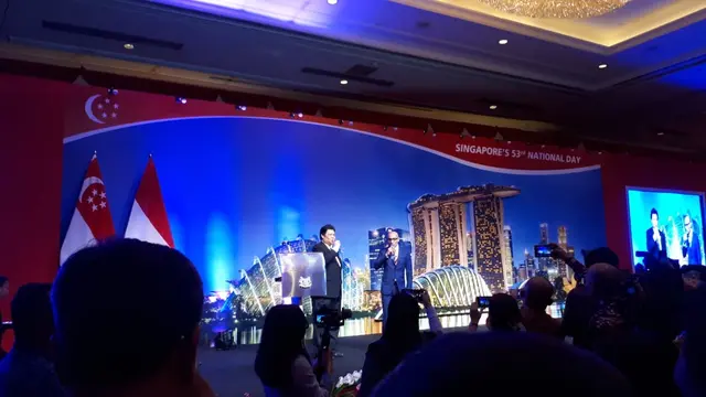 Duta Besar Singapura untuk Indonesia, Anil Kumar (kanan) di acara perayaan Hari Kemerdekaan Singapura bersama Menteri Perindustrian RI, Airlangga Hartarto (kiri). (Liputan6.com/Tanti Yulianingsih)