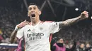 Selebrasi gelandang Benfica, Angel Di Maria setelah mencetak gol pertama timnya ke gawang RB Salzburg pada laga matchday keenam Grup D Liga Champions 2023/2024 di Red Bull Arena, Salzburg, Austria, Rabu (13/12/2023) dini hari WIB. (AFP/Kerstin Joensson)