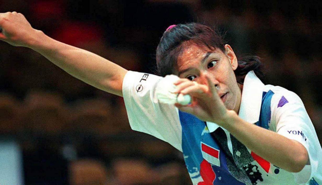 7. Susi Susanti - Susi Susanti adalah seorang legenda sekaligus tunggal putri paling sukses di Indonesia. Di sepanjang kariernya, Susi sudah mengoleksi empat titel All England yaitu pada tahun 1990,1991, 1993 dan 1994. (Bola.com/M Iqbal Ichsan)