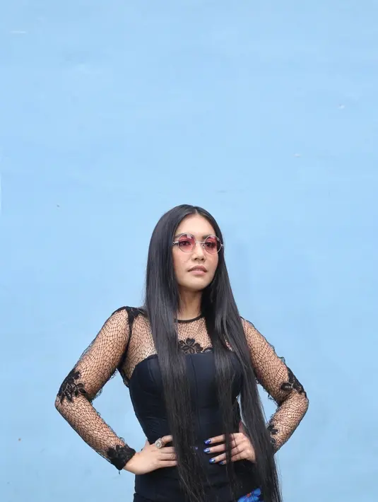 “Saya kan gak bisa ngecekin satu-satu komen saya, cuman yang saya tahu itu adalah ada netizen yang DM saya kasih screenshoot diduga bahwa akun tersebut pernah melakukan komen yang sifatnya ‘bully’ di akun selebriti lain," ujarnya.(Nurwahyunan/Bintang.com)