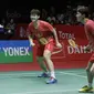 Ganda putra China, Li Junhui/Liu Yuchen, saat melawan wakil  Indonesia, Kevin Sanjaya/Marcus Gideon pada laga Indonesia Masters 2018 di Istora Senayan, Minggu (28/1/2018). Kevin /Marcus menang 11-21, 21-10, dan 21-16. (Bola.com/M Iqbal Ichsan)