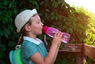 Ilustrasi botol minum anak. (c) Kawaiis/Depositphotos.com