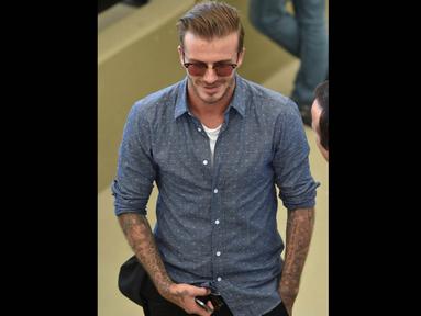 Mantan pesepakbola asal Inggris, David Beckham saat menyaksikan pertandingan final piala dunia, Brasil Senin (14/7/14). (AFP PHOTO/Nelson Almeida)