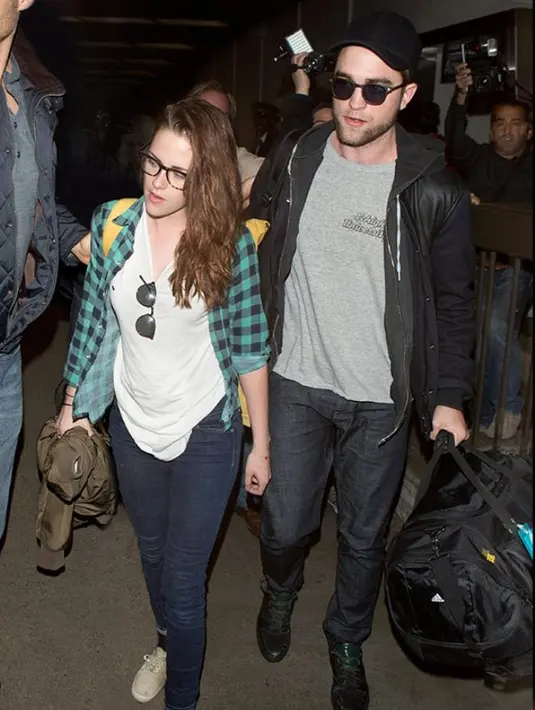 Kristen Stewart sendiri kini tengah berkencan dengan model, Stella Maxwell. (SPLASH/HollywoodLife)