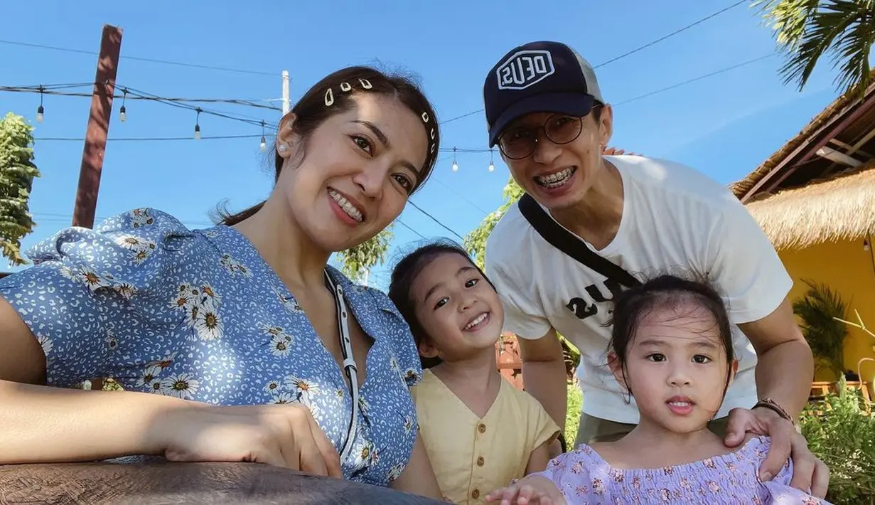 Yenny AFI juga sudah berkeluarga dan tinggal di Bali, rumah tangganya pun harmonis. Kebahagiaannya semakin berlipat kala kedua buah hatinya tumbuh sehat. (FOTO: instagram.com/yennysyen)