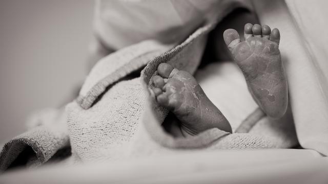 Ilustrasi melahirkan