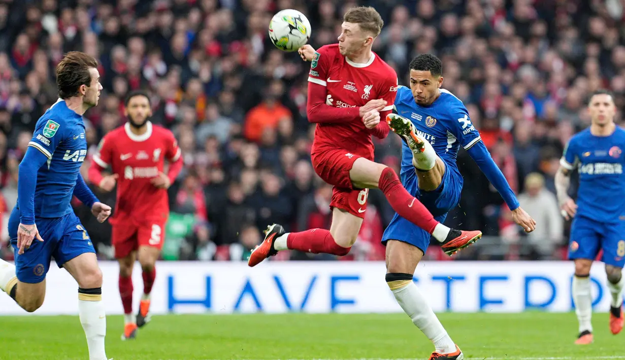 Gol Virgil van Dijk pada menit ke-118 menjadi penentu kemenangan dalam laga yang juga disebut sebagai Piala Liga Inggris ini. (AP Photo/Dave Shopland)