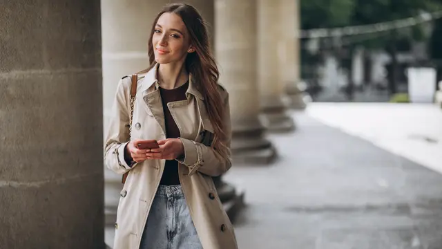 wanita agustus yang elegan