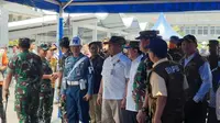 Menkes menemui 188 WNI ABK World Dream yang telah tiba di Tanjung Priok, Sabtu (14/3/2020).(Liputan6.com/ Nanda Perdana Putra)