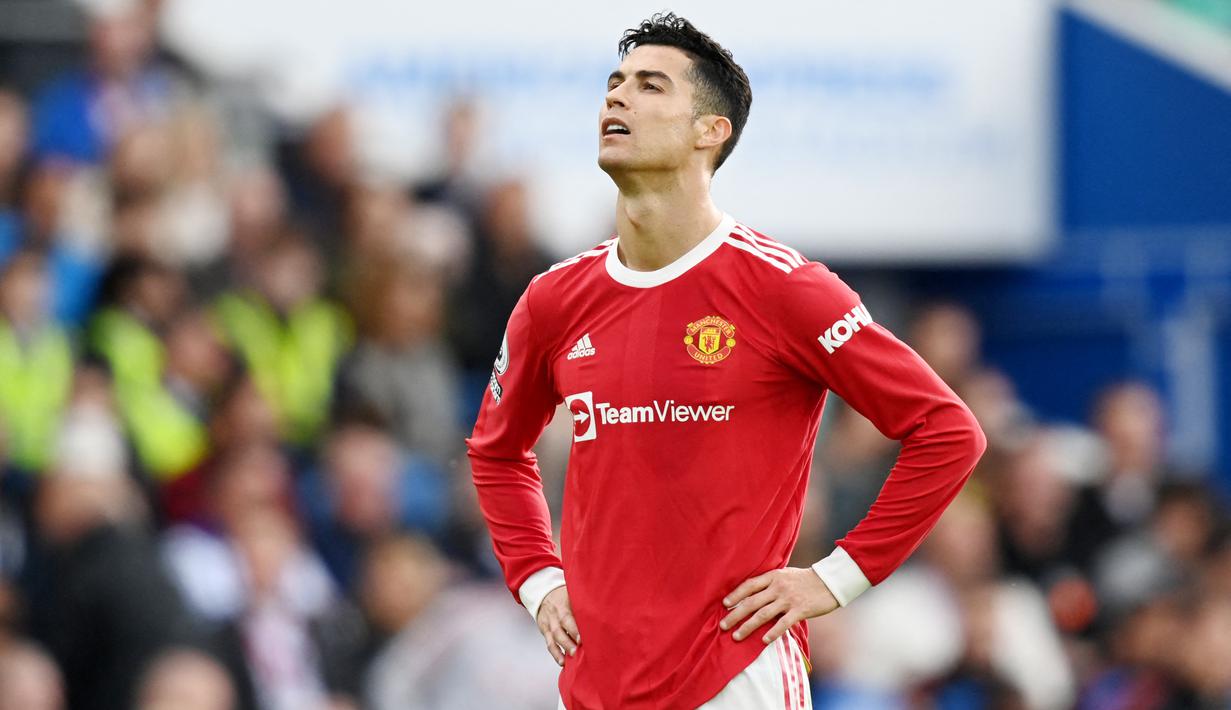 Megabintang asal Portugal ini juga ternyata mengalami penurunan banderol yakni sebesar 5 juta euro. Mulanya, banderol CR7 ditaksir sebesar 35 juta euro. Namun, dengan penurunan tersebut, Cristiano Ronaldo ditaksir sebesar 30 juta euro.(AFP/Glyn Kirk)