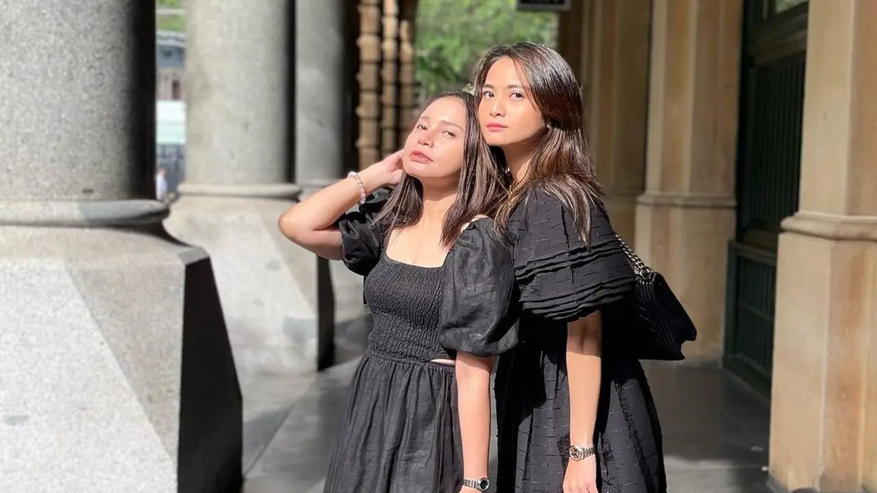Gaya Rossa dan Acha Septriasa Kompak Pakai Dress Hitam saat di Sydney, Bak Saudara Kembar