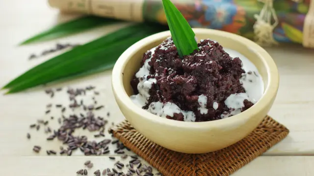 ilustrasi manfaat mengonsumsi ketan hitam untuk meningkatkan sistem imun tubuh/Riana Ambarsari/shutterstock