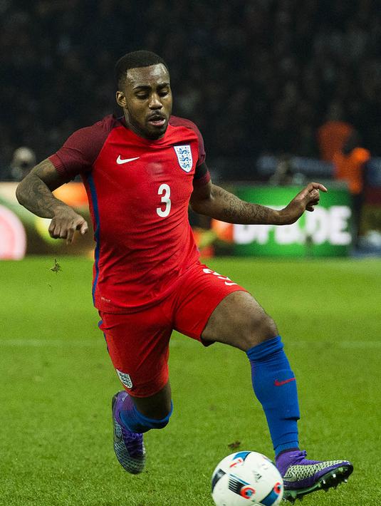 Bek kiri - Danny Rose, kemampuannya menggiring bola dan bertahan sama baiknya, hal itu membuat pemain Tottenham ini layak menjadi pilihan utama. Pesaing di posisinya adalah bek kiri Southampton, Ryan Bertrand. (AFP/Odd Andersen) 