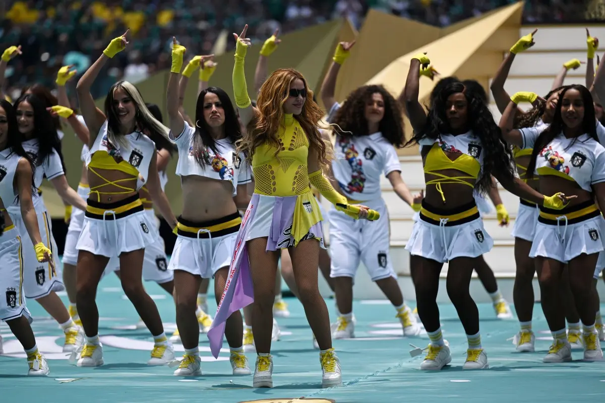 Shakira di Opening Piala Dunia 2026. Credit: CARL DE SOUZA / AFP