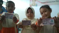 Disdukcapil Kota Cirebon akan meningkatkan kerjasama dengan pihak ketiga untuk memaksimalkan penggunaan kartu identitas anak (KIA). Foto (Liputan6.com / Panji Prayitno)
