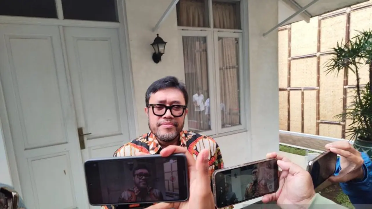 Wakil Ketua DPRD Jawa Barat Ono Surono memberikan keterangan di Gedung Pakuan Bandung, Rabu (15/4/2026) (Antara)
