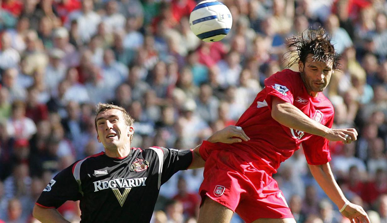 Fernando Morientes. Eks striker asal Spanyol yang kini berusia 46 tahun dan telah pensiun bersama Santa Ana CF pada Juli 2015 ini pernah berseragam Real Madrid selama 8 musim, mulai 1997/1998 hingga tengah musim 2004/2005, dan sempat dipinjamkan ke AS Monaco pada 2003/2004. Sementara Liverpool diperkuatnya selama 2 musim usai meninggalkan Real Madrid mulai tengah musim 2004/2005 hingga 2005/2006. Bersama Real Madrid ia total tampil dalam 272 laga dengan torehan 100 gol dan 32 assist. Sementara bersama Liverpool ia total tampil dalam 61 laga dengan torehan 12 gol dan 6 assist. (AFP/Martyn Harrison)