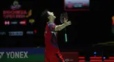 Setelah puasa gelar di tunggal putra selama 35 tahun, China akhirnya kembali membawa pulang trofi juara tunggal putra lewat keberhasilan Shi Yu Qi setelah mengalahkan wakil Denmark, Anders Antonsen dengan rubber game 21-9, 12-21 dan 21-14 dalam laga final turnamen bulu tangkis Indonesia Open 2024 di Istora Senayan, Jakarta, Minggu (9/6/2024). Gelar terakhir China di Indonesia Open pada sektor tunggal putra diraih Xiong Guo Bao pada edisi 1989 setelah mengalahkan wakil tuan rumah, Joko Suprianto. (Bola.com/M Iqbal Ichsan)