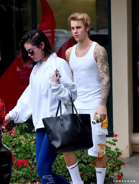 Selena menyukai saat Justin Bieber mendukungnya bahkan menemaninya Pilates dan aktivitas lain yang ia suka. (PopSugar)
