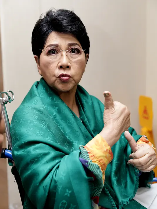 Dijumpai di tempat ia dirawat yaitu Rumah Sakit Pondok Indah, Jakarta Selatan, Kamis (21/1/2016), aktris 78 tahun ini mengaku jika dirinya belum mengabarkan di media sosial mengenai sakit yang dialaminya. (Andy Masela/Bintang.com)