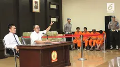Polisi masih mengembangkan pemeriksaan 4 tersangka kurir 1,6 ton sabu yang ternyata masih satu keluarga. Polri masih mencari bandar besar yang memasok sabu tersebut ke Indonesia
