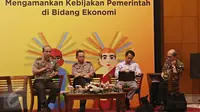 Kapolda Banten Brigjen Pol Boy Rafli Amar (kiri) bersama Asrena Kapolri Irjen Pol Arif Wachyunadi (kedua kiri) dan pakar ekonomi Faisal Basri (kanan) hadir sebagai pembicara seminar di Jakarta, Kamis (11/2). (Liputan6.com/Immanuel Antonius)