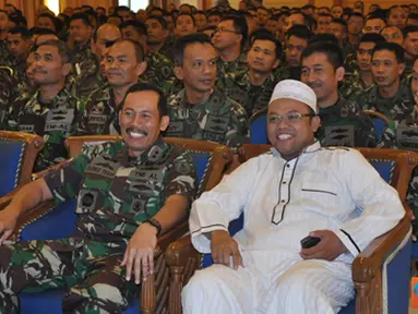 Citizen6, Surabaya: Peringatan keagamaan yang sudah menjadi agenda tahunan dalam pembinaan personel itu, kali ini menghadirkan Ustad KH. Abdul Malik Alhadad dari Sidoarjo. (Pengirim: Penkobangdikal)
