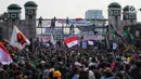 Ribuan mahasiswa berunjuk rasa di depan Gedung DPR/MPR, Jakarta, Senin (23/9/2019). Dalam aksinya mereka menolak pengesahan RUU KUHP dan revisi UU KPK. (Liputan6.com/JohanTallo)